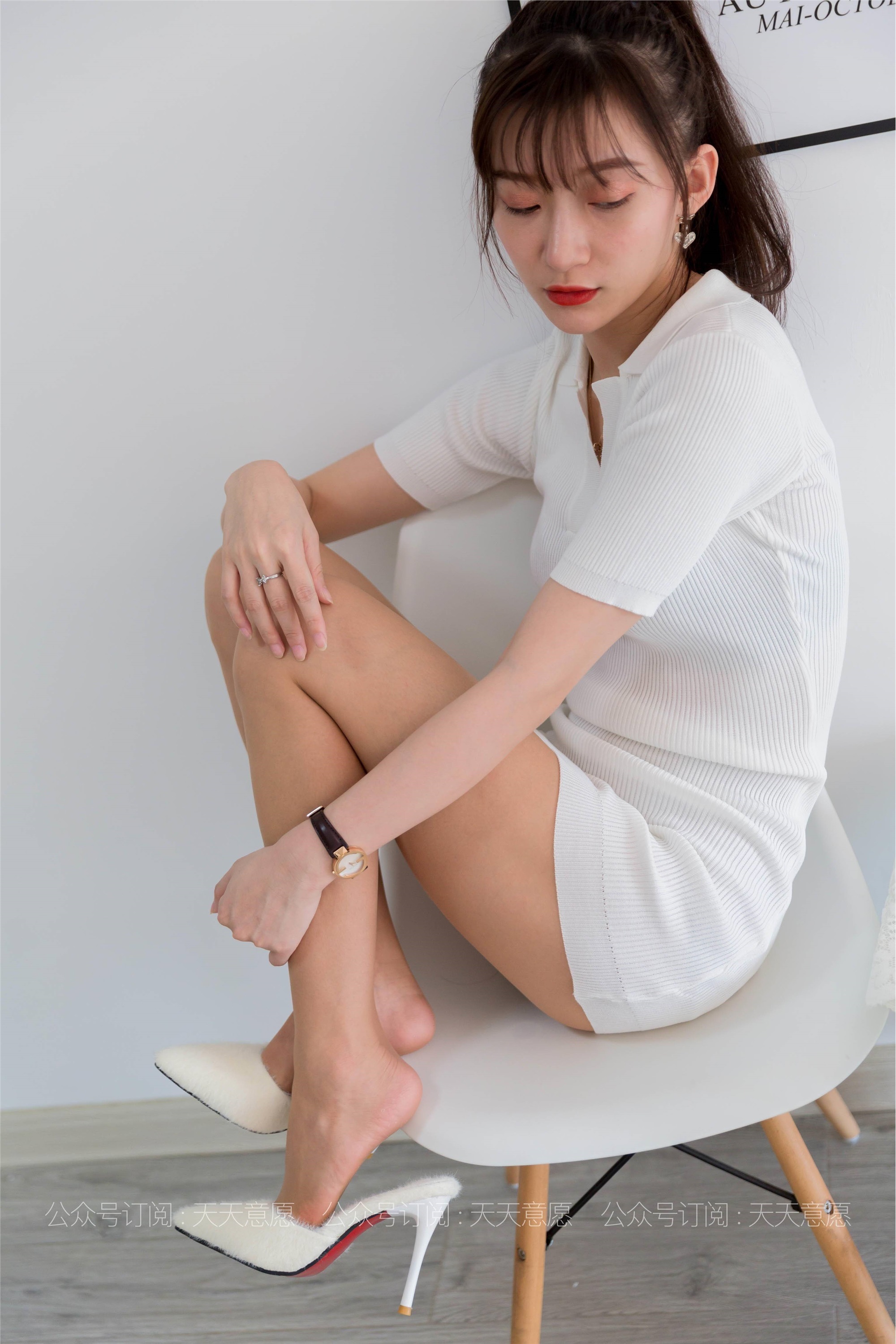 Model: Qiu Qiu pure Desire Short Skirt